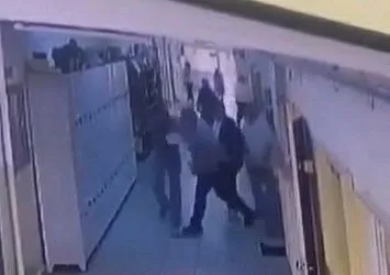 Kadın öğretmene yumruklu saldırı kamerada