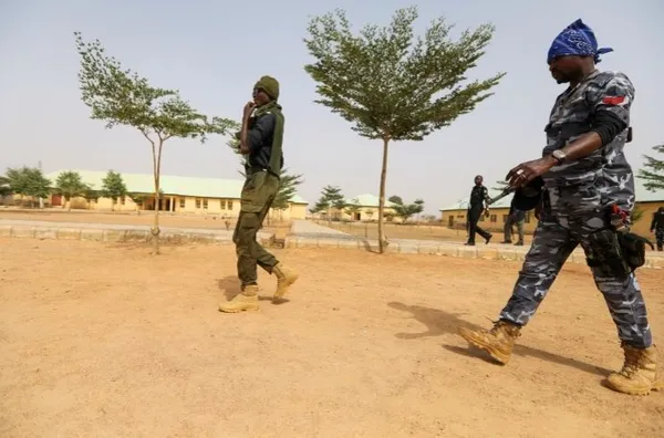 son-dakika-nijeryada-silahli-saldiri-100den-fazla-ogrenci-kacirildi-1622431684676.jpg Son dakika: Nijerya'da silahlı saldırı! 100'den fazla öğrenci kaçırıldı - 3