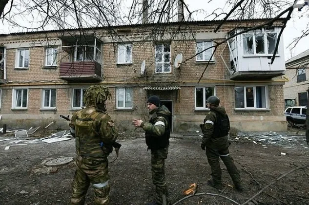 rusya-ukrayna-savasi-5-gununde-rus-tanklarinin-uzerinde-o-isaret-merak-uyandirdi-akillara-tek-bir-sey-geldi-1646052214453.jpg Rusya-Ukrayna savaşı 5. gününde: Rus tanklarının üzerinde o işaret merak uyandırdı! Akıllara tek bir şey geldi - 1