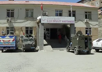 Hakkari'de terör saldırısı: 2 polis yaralı