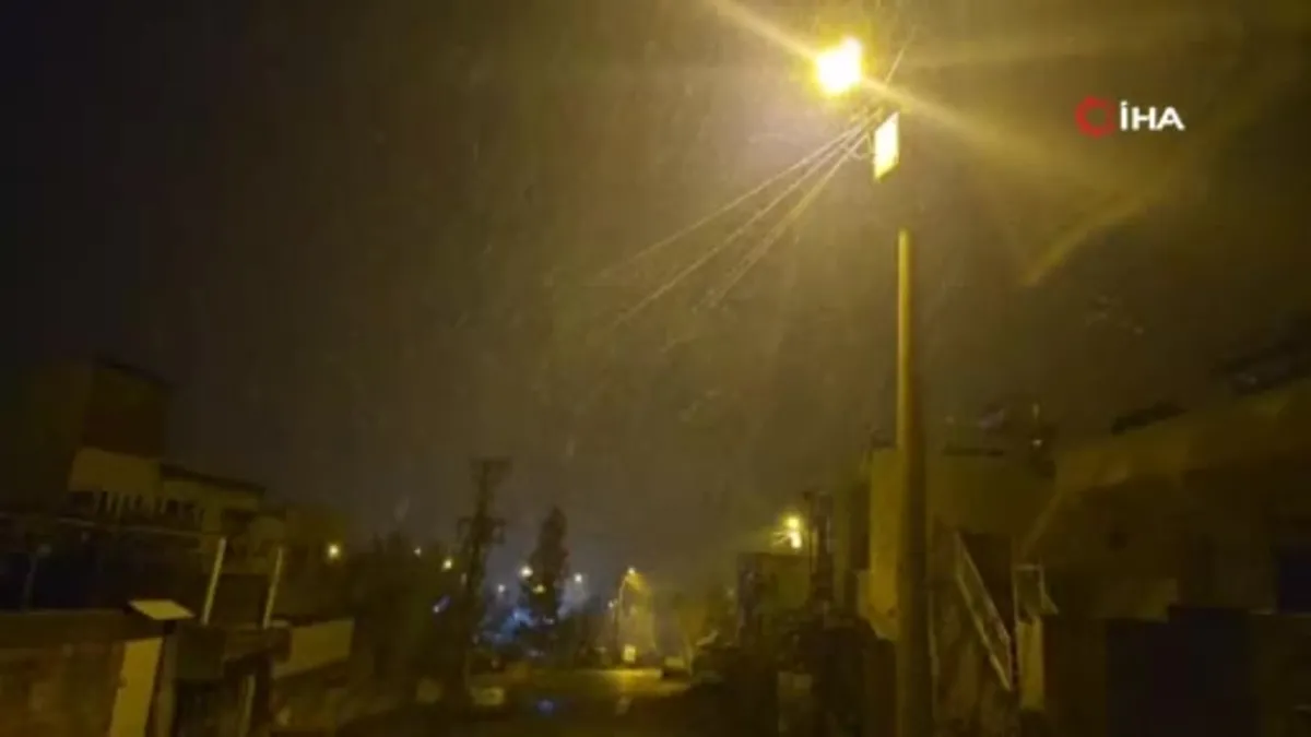 Diyarbakır’da mevsimin ilk karı yağdı