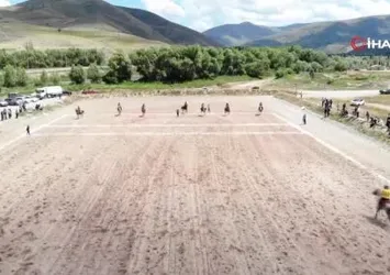 Cirit sporcusuna özel asker eğlencesi