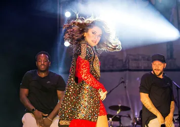 Hadise'den olay paylaşım