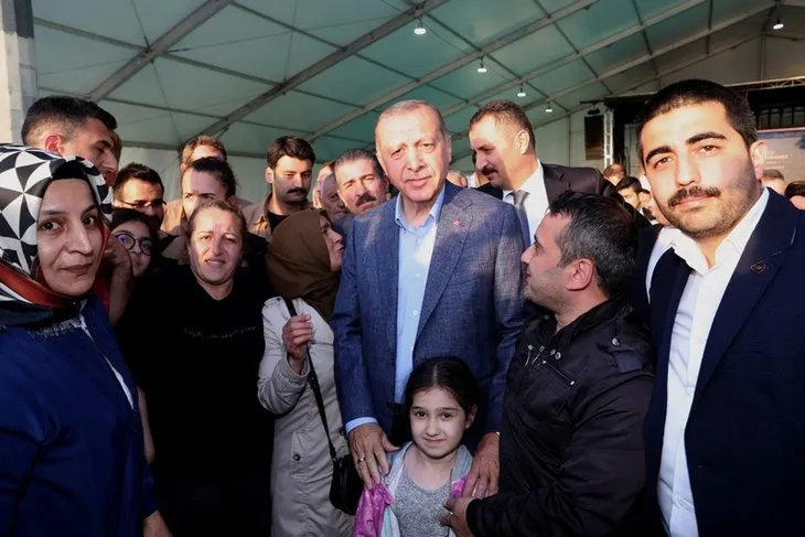 Başkan Erdoğan İstiklal Caddesi’nde yürüdü