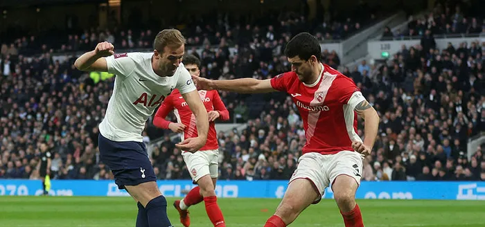 Son dakika: Tottenham - Arsenal maçı COVID-19 vakaları nedeniyle ertelendi - 1