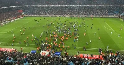 Akyazı'da olay var! Maç sonu sahaya giren taraftarlar Fenerbahçeli futbolcular ile kavga etti | Soruşturma başlatıldı