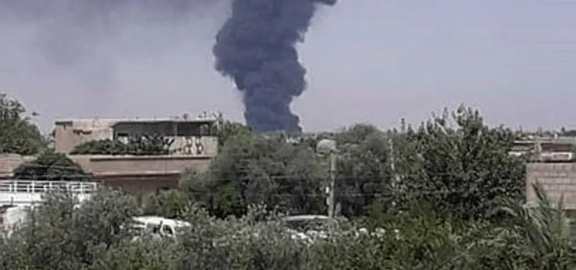 YPG-PKK Deyrizor'da sığınmacı kampını ateşe verdi
