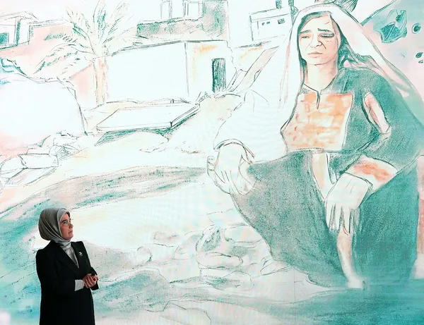 emine-erdogandan-gazzeli-cocuk-ressamlar-sergisine-iliskin-paylasim-ateskes-simdi-baris-simdi-1703936633886.jpg Emine Erdoğan'dan "Gazzeli Çocuk Ressamlar Sergisi"ne ilişkin paylaşım: Ateşkes şimdi, barış şimdi - 1