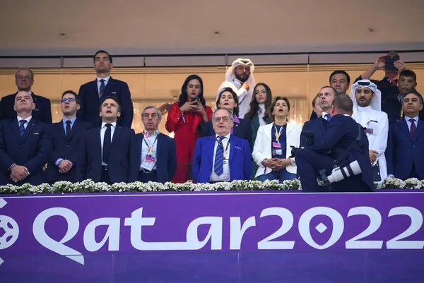 macronun-dunya-kupasi-final-maci-ardindan-yaptiklari-alay-konusu-oldu-macron-icin-utanc-verici-ve-caresiz-deni-1671526401952.jpg Macron'un Dünya Kupası final maçı ardından yaptıkları alay konusu oldu! Macron için "Utanç verici ve çaresiz" denildi - 4