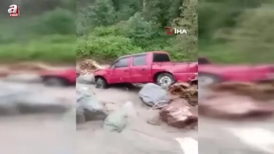 Rize’de 2 araç sel sularına kapıldı