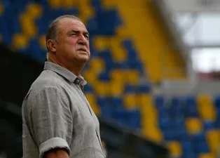 Fatih Terim'in tahtı sallanıyor! Taraftar ikiye bölündü