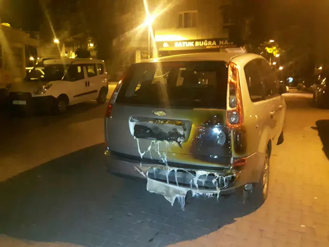 İstanbul'da yanan arabasını gören vatandaş, gözyaşlarına boğuldu - 2