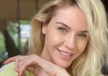 Emine Ün 47. yaşını kızının yanında kutladı! Duru Kınay tıpkı annesi...