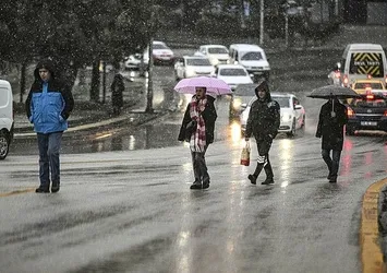 Mart kapıdan baktırır atasözü gerçek oldu! Kara kış geri döndü ⛄ İstanbul ve Ankara'ya lapa lapa kar yağıyor | Meteoroloji uyardı