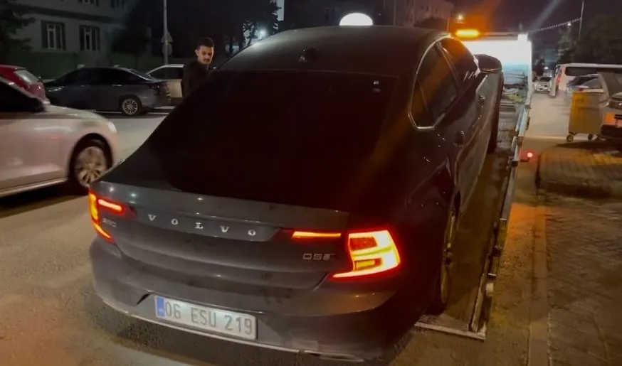 Polisin "dur" ihtarına uymadı, çakarlı araçla kaçtı! Ehliyetsiz sürücüye 786 bin TL ceza - 2
