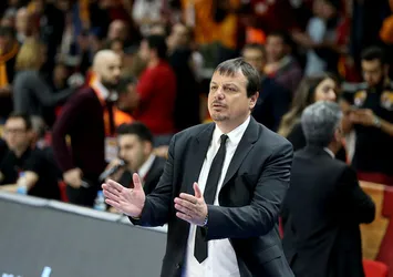 "Galatasaray'dan ayrılmayı düşünmüyor değilim"