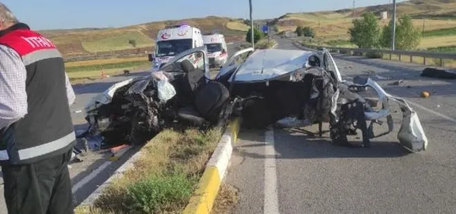 Sivas’ta feci kaza! Devrilen otomobil refüje çıktı: 2 ölü