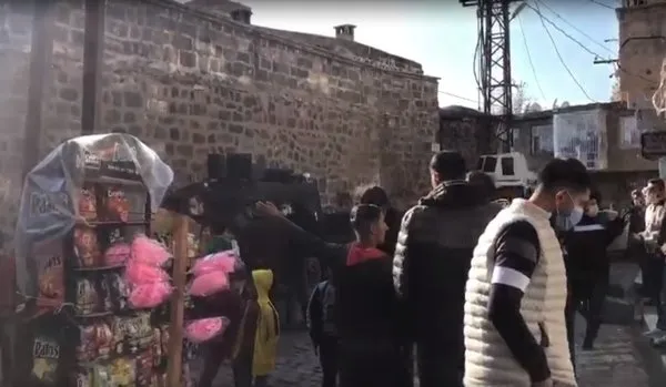 Diyarbakır’da 3 yaşında kız çocuğunu kaçırmaya çalıştılar! Ortalık fena karıştı - 3