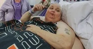 Karnından 59 kilogramlık tümör çıktı