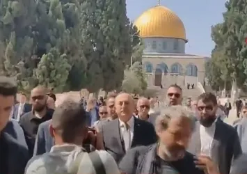 Son dakika: Mescid-i Aksa'yı ziyaret eden Dışişleri Bakanı Mevlüt Çavuşoğlu'na yoğun ilgi