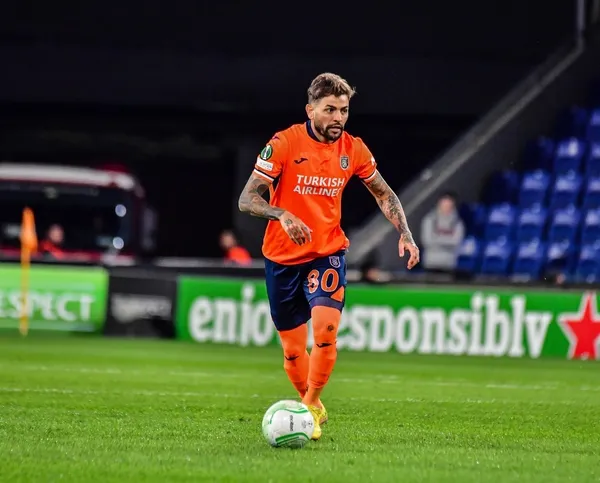 uefa-avrupa-konferans-liginde-basaksehir-rfsyi-3-0-yenerek-gruptan-cikmayi-garantiledi-1665687320058.jpg UEFA Avrupa Konferans Ligi'nde Başakşehir RFS'yi 3-0 yenerek gruptan çıkmayı garantiledi - 5