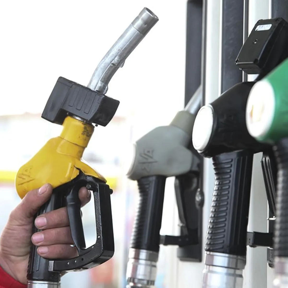 Petrol 80 doları aştı, akaryakıtta tabelalar değişiyor: İşte benzin, motorin ve LPG’de güncel fiyatlar