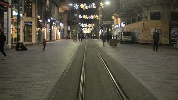 Son dakika: Sağlık Bakanı Koca duyurdu! Yılbaşı gecesi sokağa çıkma yasağı olacak mı? Aşı zorunlu mu? Yeni tedbirler alındı mı?