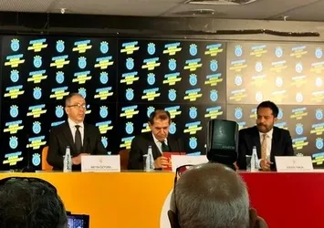 Galatasaray'da Dursun Özbek, Metin Öztürk ve Erden Timur açıklamalarda bulunuyor