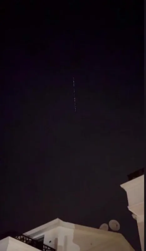 Gökyüzünde sıralı ışıklar son dakika ne anlama geliyor? Gökyüzünde sıralı ışıklar, cisimler görülürse ne olur, ne demek?