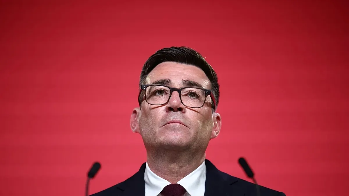 İngiltere'nin yeni Başbakanı Andy Burnham oldu - 1