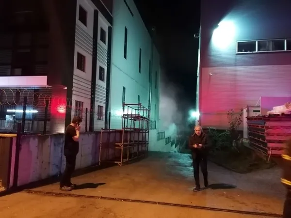 Gebze'de silah fabrikasında korkutan yangın | A Haber olay yerinde... - 2