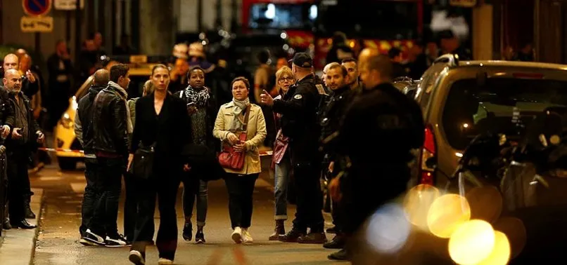 Paris'te yayalara bıçaklı saldırı