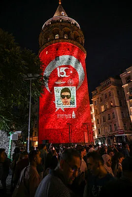 15 Temmuz kahramanları yad ediliyor! Haydarpaşa Gar Binası ve Galata Kulesi'nde mapping gösterileri... 9