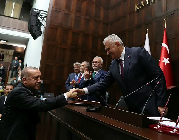 Binali Yıldırım'ın duygusal anları "Hakkınızı helal ediniz" - 1