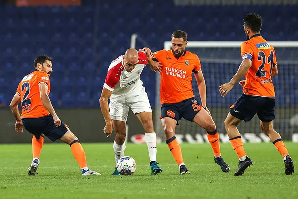 Başakşehir evinde fırsat tepti! Başakşehir - Royal Antwerp: 1-1 MAÇ SONUCU ÖZET