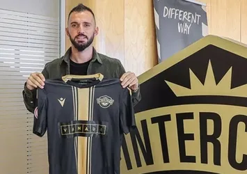 Galatasaray'ın eski yıldızı Emre Çolak 31 yaşında futbolu bıraktı
