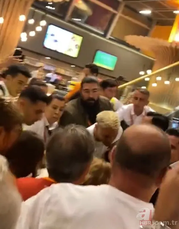 Mauro Icardi'nin görüntüsü olay oldu! Taraftara kafa mı attı? 1