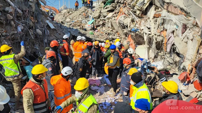 6. günde mucize kurtuluşlar! Arama kurtarma çalışmaları sürüyor 16