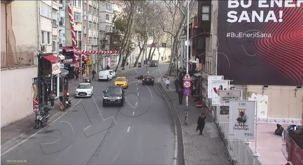 1612336261489.jpg Vicdansız sürücü kamerada! Frene bile basmadan kaçtı! - 4