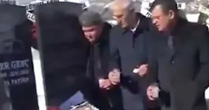Kamer Genç’in mezarında rakı skandalı!