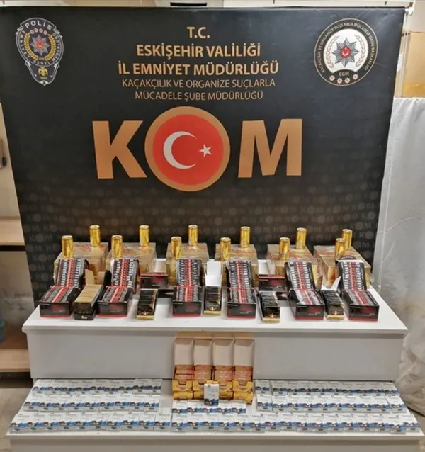 eskisehirde-kacakcilik-operasyonu-binlerce-malzeme-ele-gecirildi-1653925896562.jpg Eskişehir'de kaçakçılık operasyonu! Binlerce malzeme ele geçirildi - 1