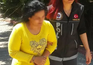 Uyuşturucuları toprağa gömerken yakalandı!