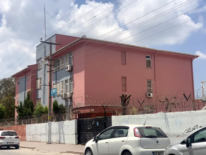 Adana’da ikokul bahçesinde dehşet! 4 gündür haber alınamayan genç ağaçta asılı olarak bulundu - 2