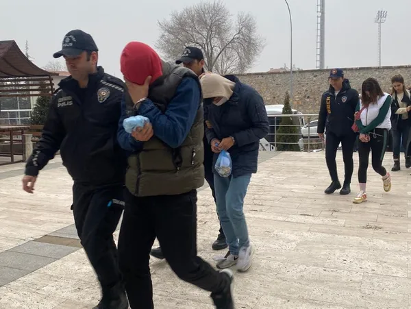 Türkiye genelinde sahtecilik yapan çete çökertildi - 2
