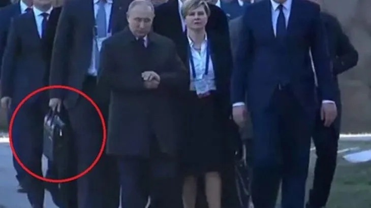 Vladimir Putin’in yanından ayırmadığı çantanın gizemi çözüldü!