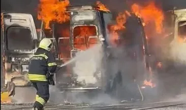 Muğla’da çarpışan 2 minibüsün alev alev yandı