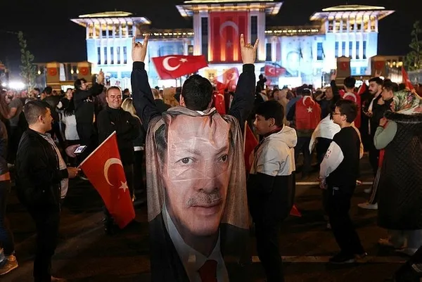 1685511893006.jpg DSP lideri Önder Aksakal ve annesi arasında gülümseten diyalog: Oyum sana değil Erdoğan’a - 3