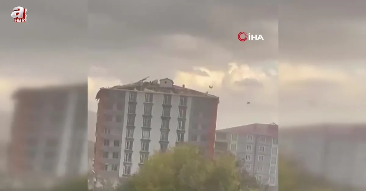 Şiddetli rüzgar çatıları uçurdu