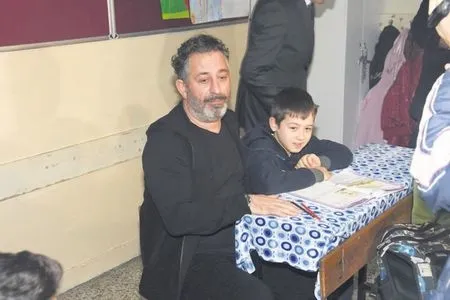 Cem Yılmaz laboratuvarda deney yaptı - 2