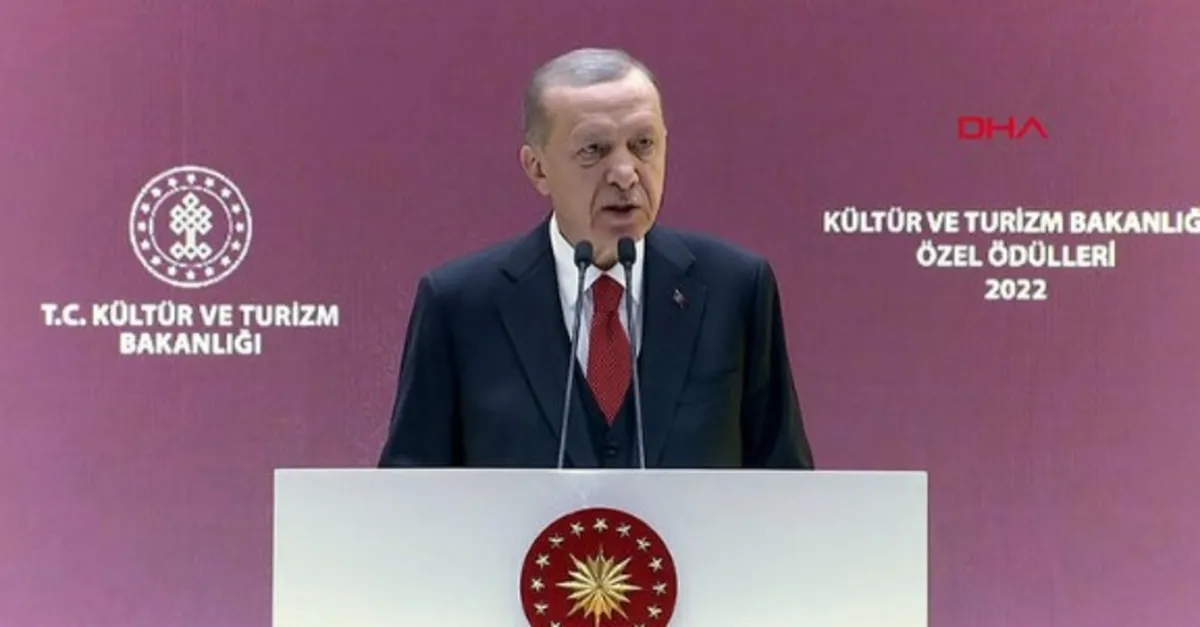 Başkan Recep Tayyip Erdoğan: Türkiye'nin zengin kültür iklimini tek tipleştiren mahalle baskısını reddediyoruz